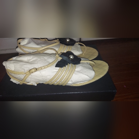 Authentic Chanel Tan Lambskin Thong Sandals w/box and dust bags. Good Condition! - Picture 4 of 10